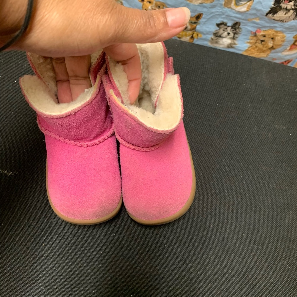 Uggs toddler size 4/5